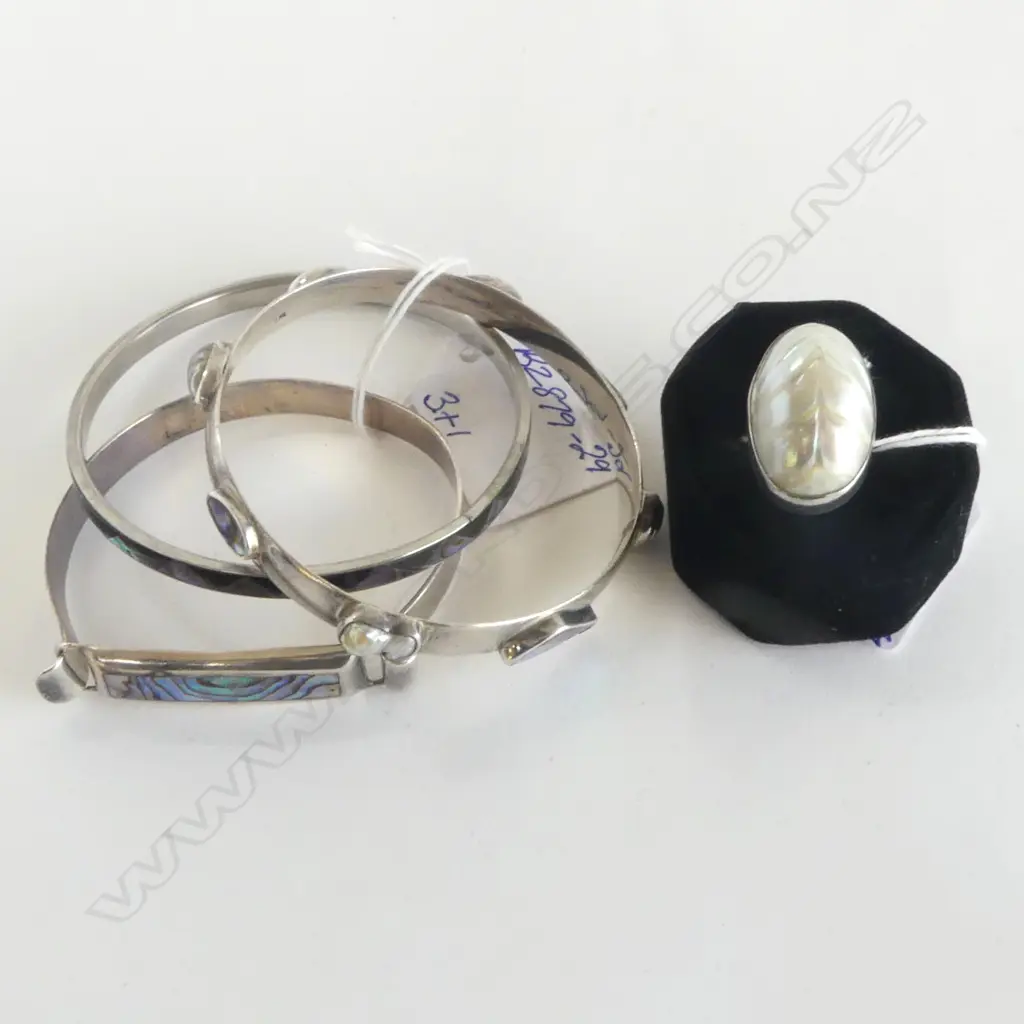 SILVER & SHELL RING, SIZE N & 3 SILVER/SHELL/PEARL BRACELETS Image 1++