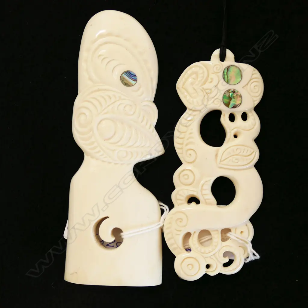 LG BONE & PAUA SHELL HEI TIKI PENDANT & BONE & PAUA SATUETTE new old stock Image 1++