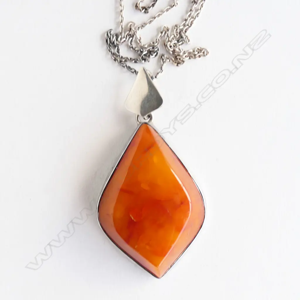 AMBER & SILVER PENDANT w. SILVER CHAIN new old stock Image 1++