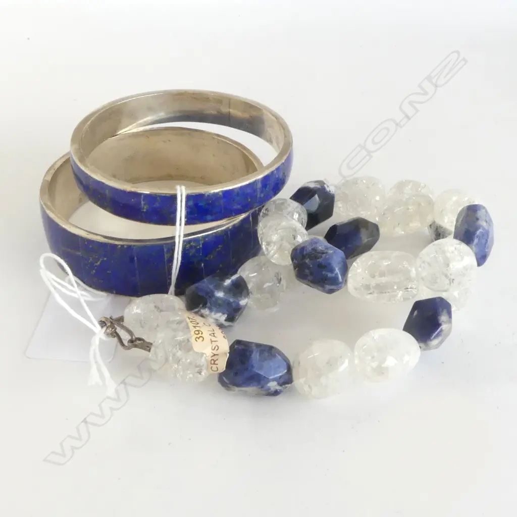 LAPIS LAZULI & CRYSTAL NECKLACE & TWO SILVER/LAPIS BANGLES Image 1++