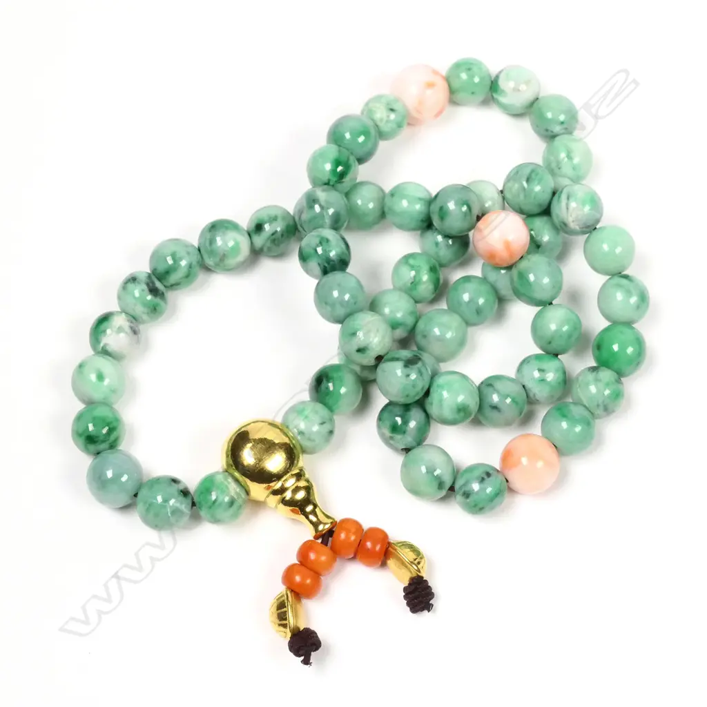A jadeite coral and gold necklace, Image 1++