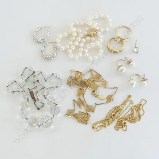 9CT CHAIN 1.7gms + ASST. COSTUME JEWELLERY INCL. PEARL NECKLACE w. 14CT CLASP