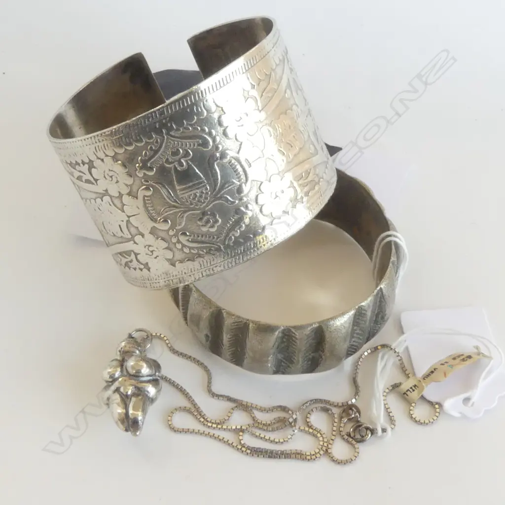 ANTIQUE BERBER HEAVY TRIBAL SILVER BANGLE, TRIBAL SILVER CUFF & VENUS PENDANT ON SILVER CHAIN Image 1++