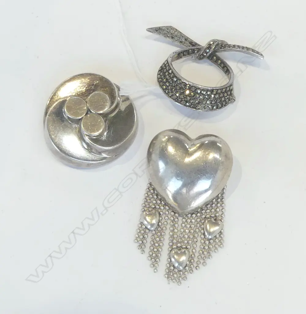 3 STG SILVER DESIGNER BROOCHES Image 1++