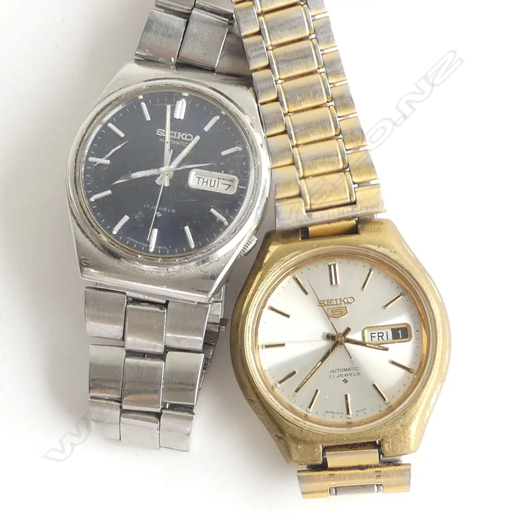 2 VINTAGE SEIKO GENTS WRISTWATCHES: Seiko 5 & Automatic w crack to glass Image 1++