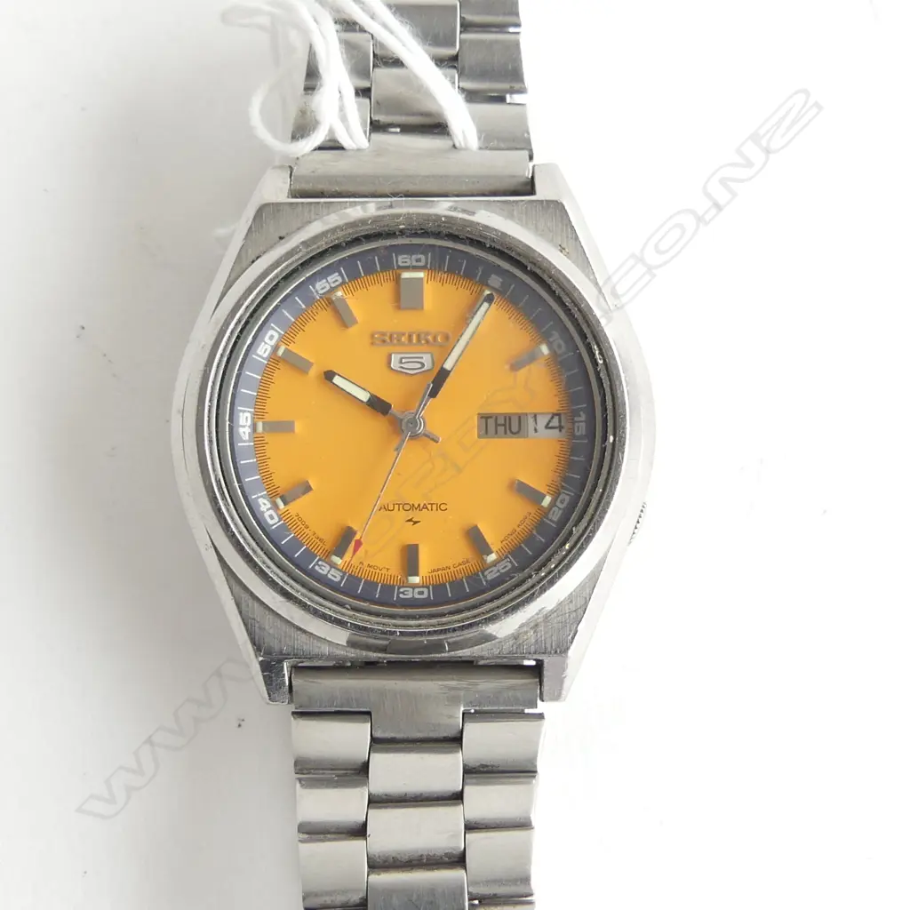 SEIKO 5 VINTAGE GENT'S WRISTWATCH yellow dial stainless case & strap running Image 1++