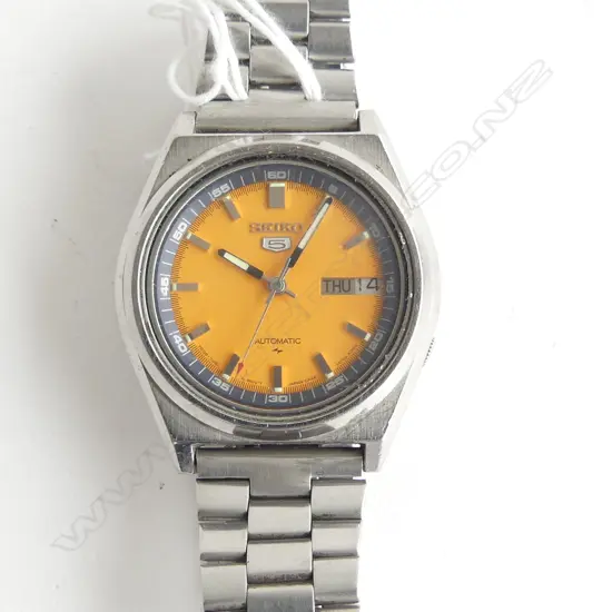 SEIKO 5 VINTAGE GENT'S WRISTWATCH yellow dial stainless case & strap running