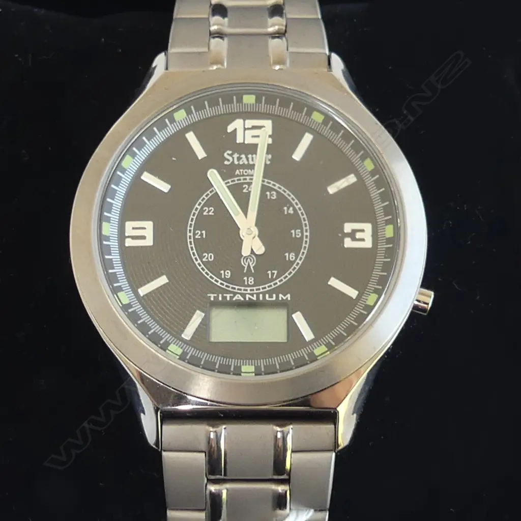 STAUER GENTS WRIST WATCH, CASED & BOXED AS NEW Image 1++