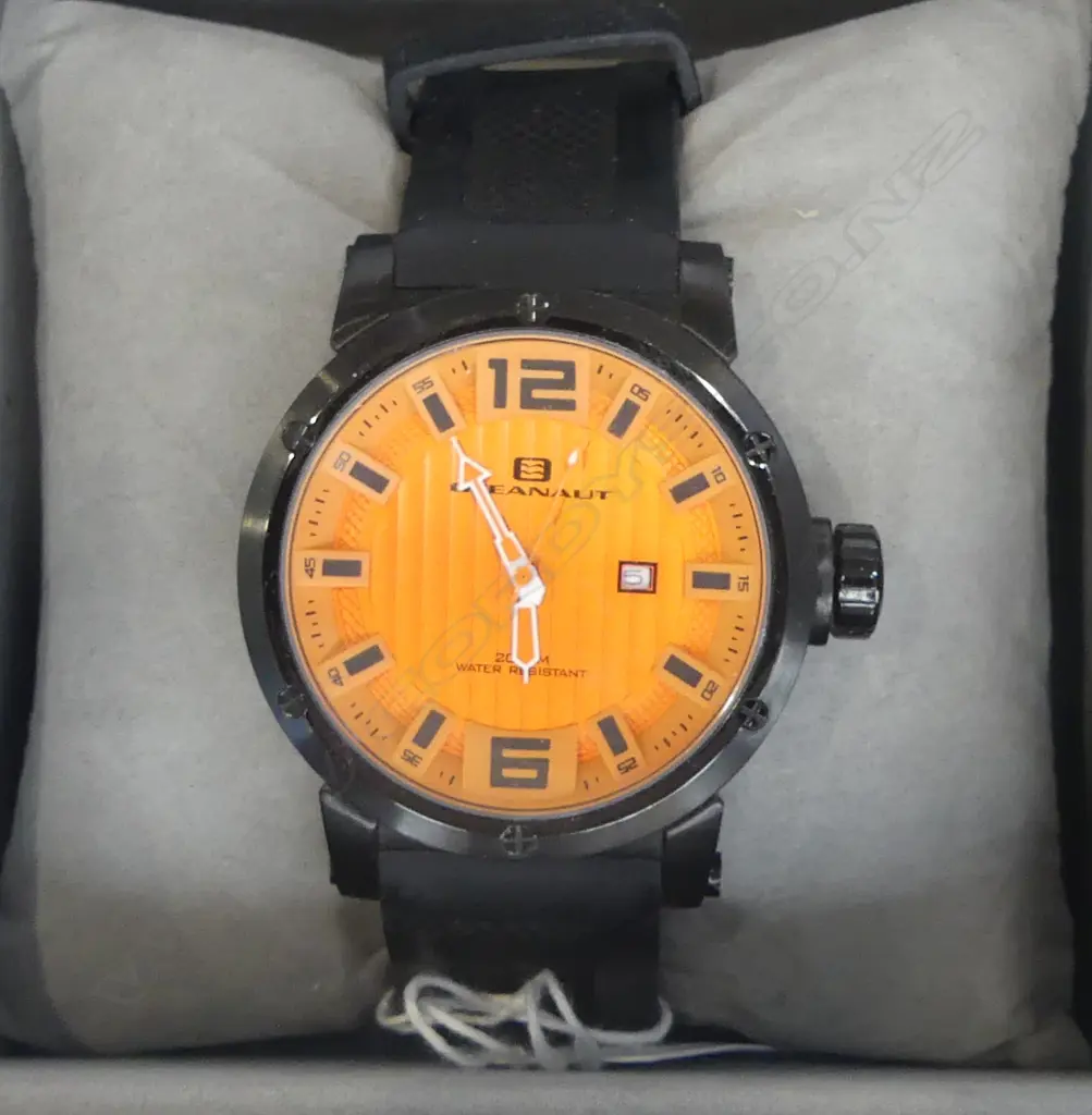 MINT & BOXED  OCEANAUT 200 METER GENTS DIVE WATCH  Image 1++
