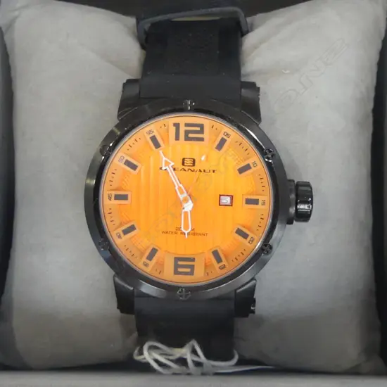 MINT & BOXED  OCEANAUT 200 METER GENTS DIVE WATCH 
