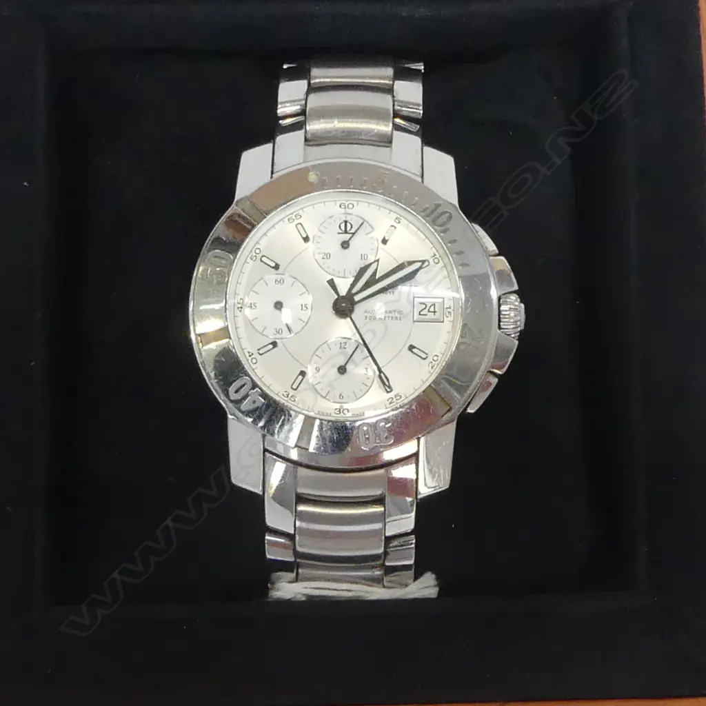 BOXED BAUME & MERCER CRONOGRAPH  GENTS 200 METER DIVE WATCH  Image 1++