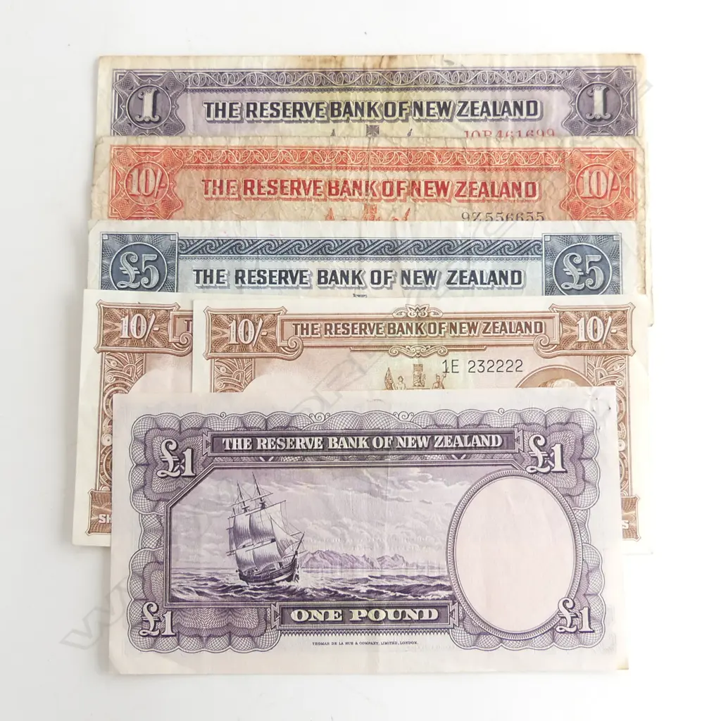  6 NZ BANKNOTES 3  10 SHILLING NOTES  2 ONE POUND NOTES & 1 5 POUND NOTE Image 1++