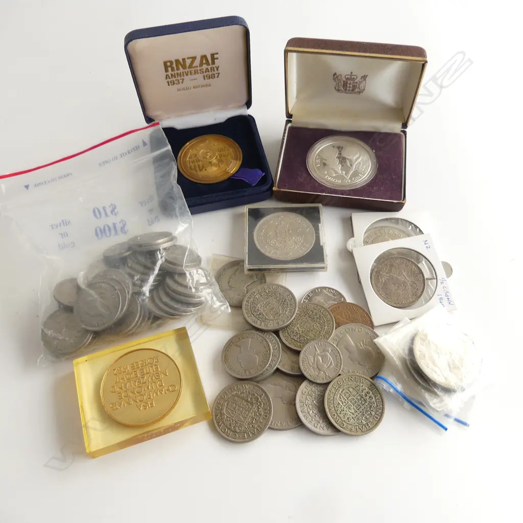 TRAY OF NZ COINS INCLUDES 1940 HALF CROWN Image 1++