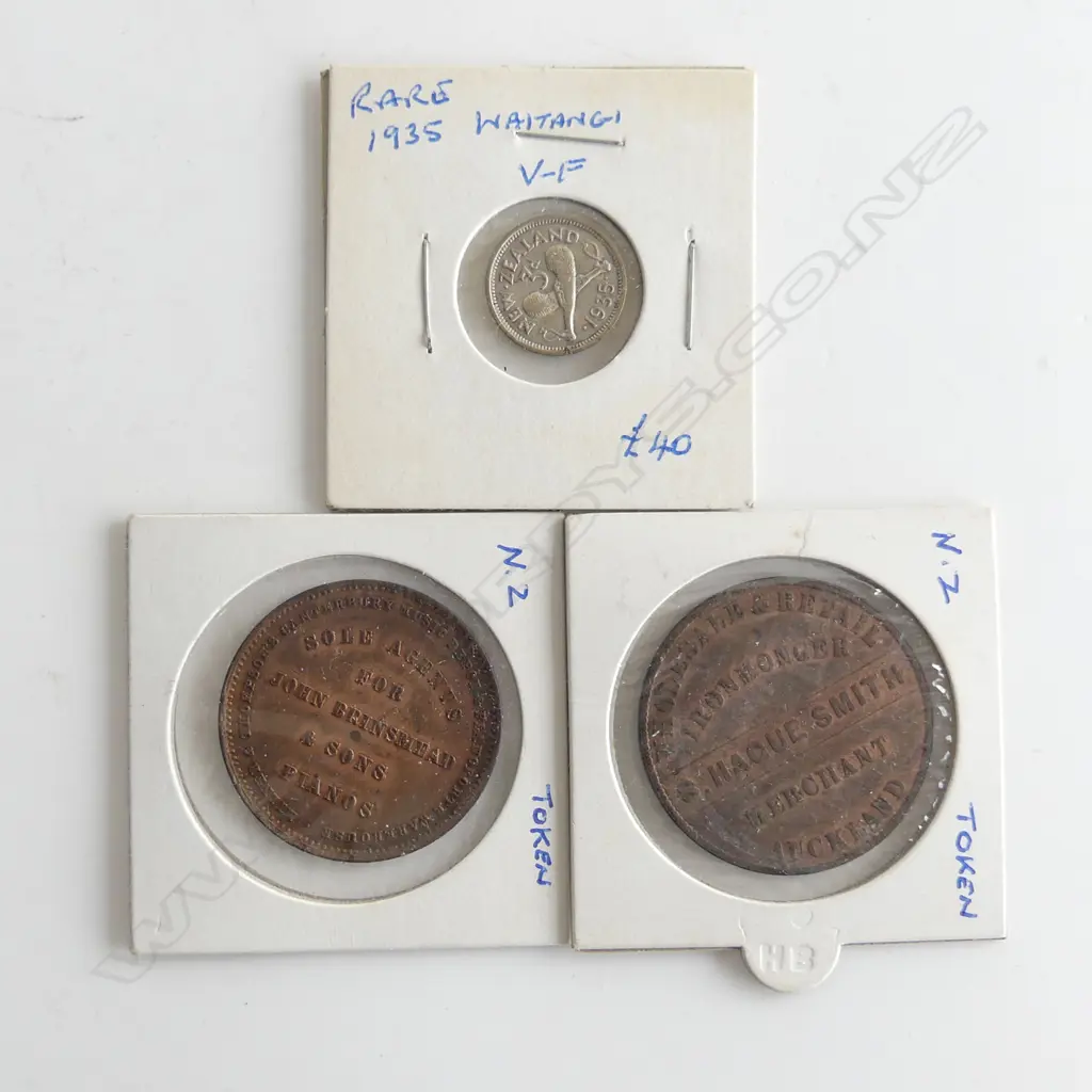 2 COLLECTORS NZ TRADING COINS & RARE NZ 1935 THREE PENCE Image 1++