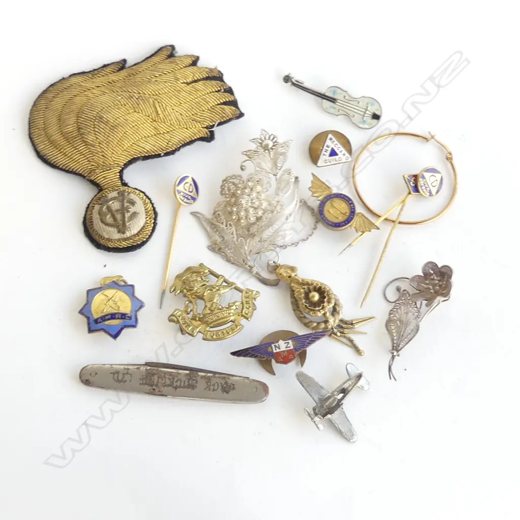 BAG LOT ENAMEL BADGES MILITARY PCS ETC Image 1++