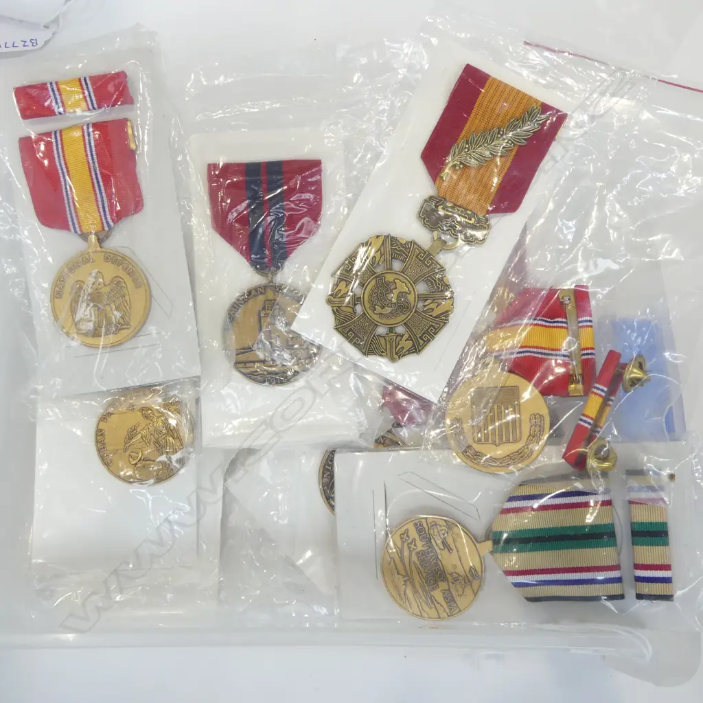 SMALL TRAY OF 15 REPRODUCTION SERVICE MEDALS Image 1++