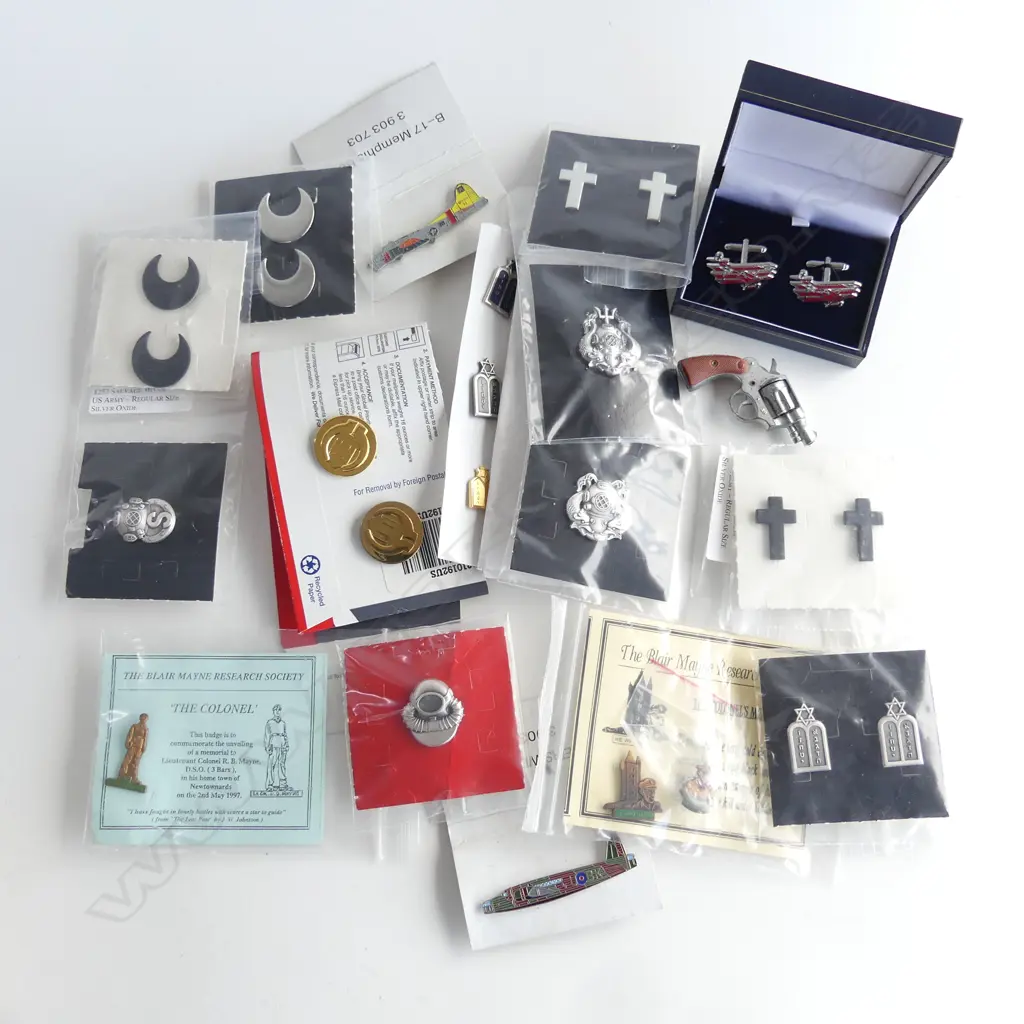 SMALL TRAY SERVICE BADGES CUFF LINKS ETC Image 1++