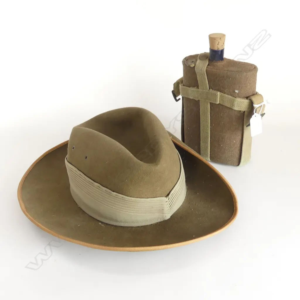 NZ ARMY SLOUCH HAT & WW2 WATER BOTTLE H220MM Image 1++