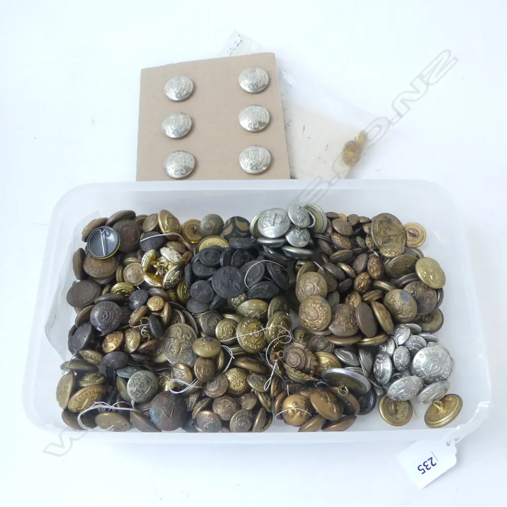  LARGE COLLECTION  MILITARY BUTTONS  Image 1++