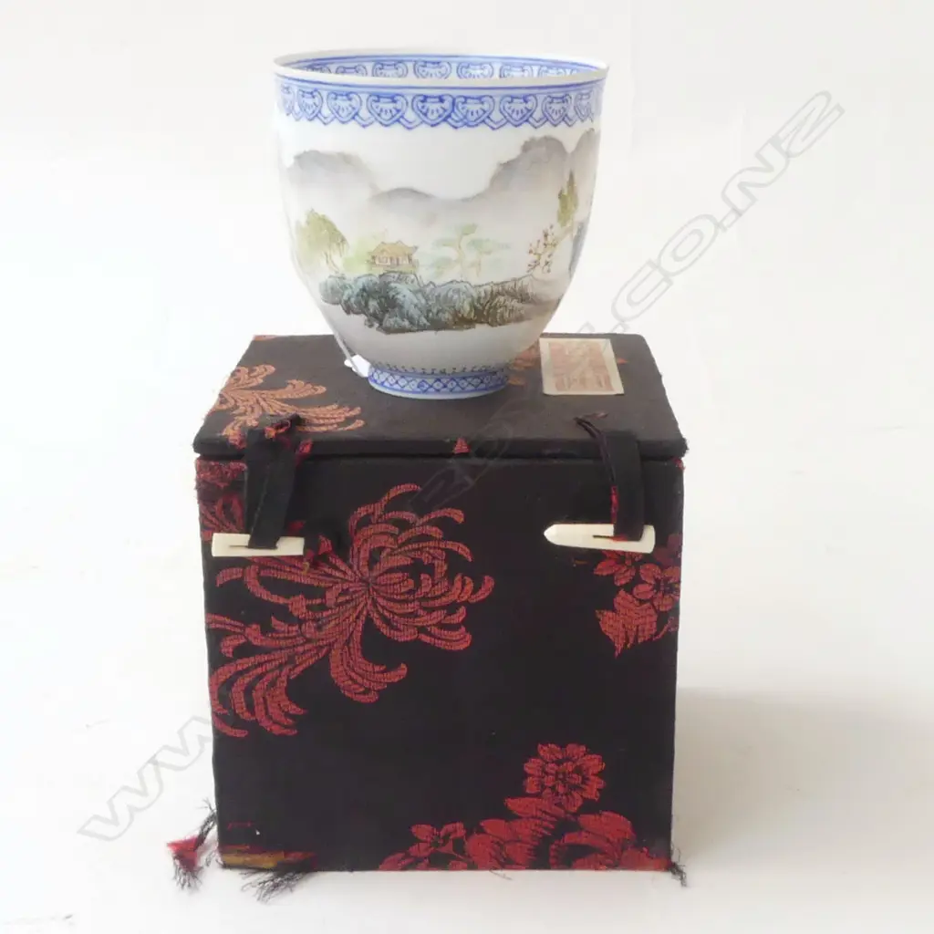 CHINESE WHITE EGG SHELL HAND PAINTED TEA BOWL IN BOX H80 DIA 80MM Image 1++