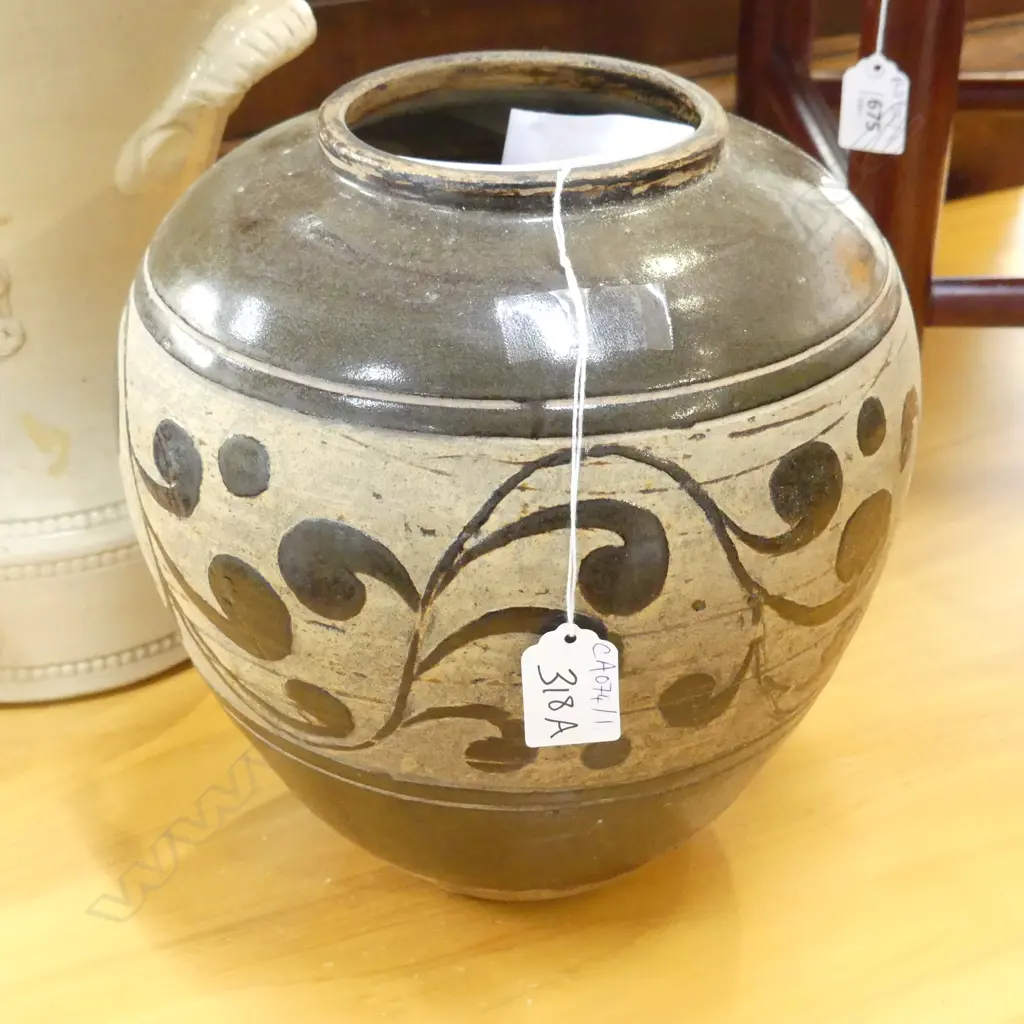 CHINESE SONG / JIN DYNASTY?  CIZHOU JAR w. SGRAFFITO DECORATION ON TEA DUST GLAZE H.250mm Image 1++