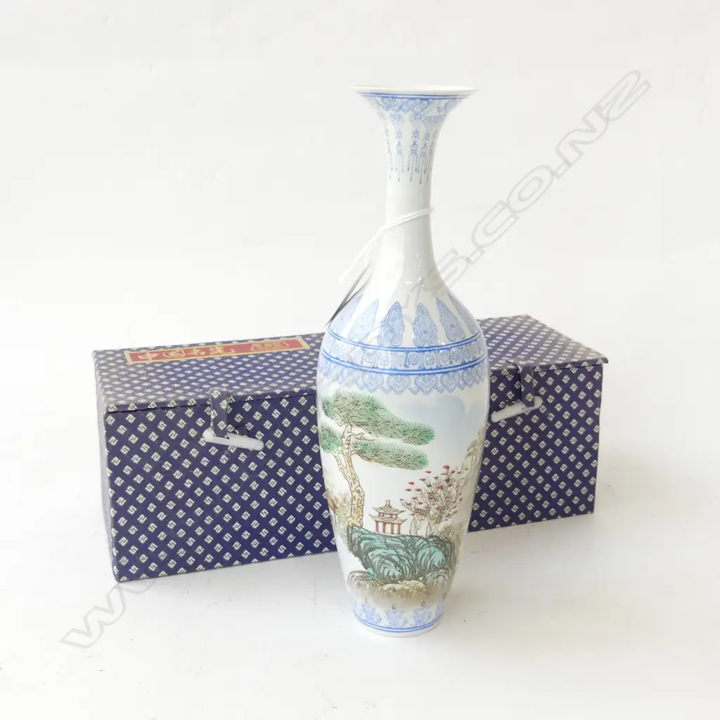 CHINESE WHITE EGG SHELL CHINA HAND PAINTED VASE H260MM IN ORIGINAL BOX Image 1++