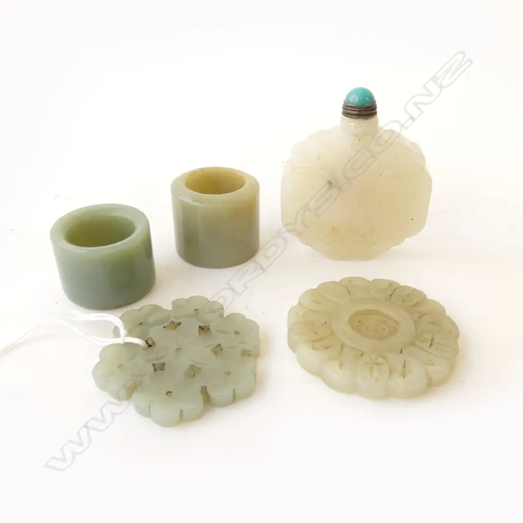 5 ORIENTAL JADE PCES; PERFUME BOTTLE, 2 RINGS, 2 CARVED DISKS 50mm d50 Image 1++