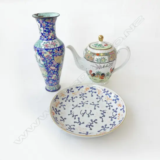 3 ORIENTAL PCES; PLATE 225mm dia, ENAMELLED VASE (FAULTS) H.265mm, TEAPOT