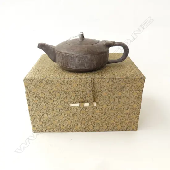 CHINESE ICHING TEAPOT L150MM H60MM IN ORIGINAL BOX