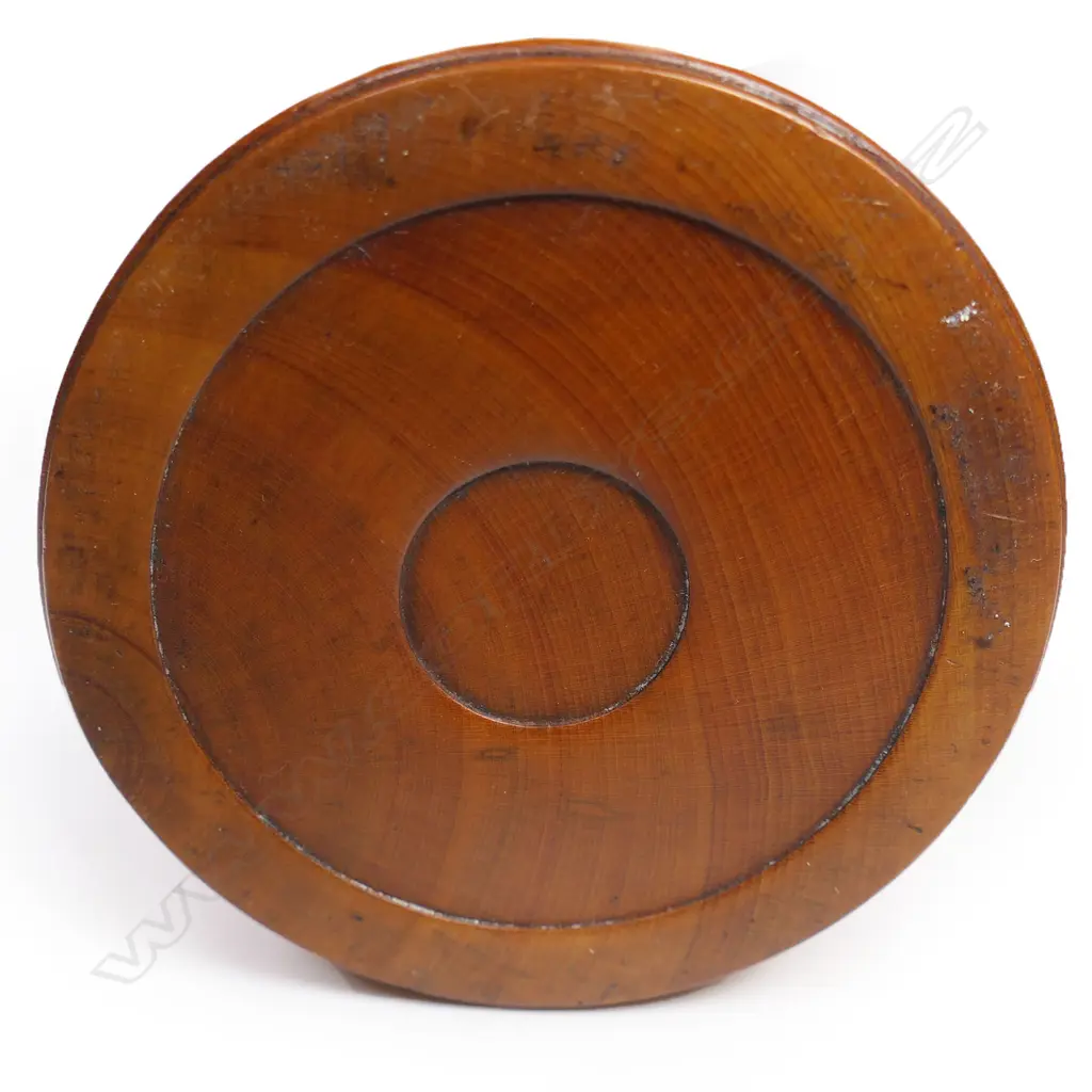 Chinese light coloured boxwood brush pot, Image 1++