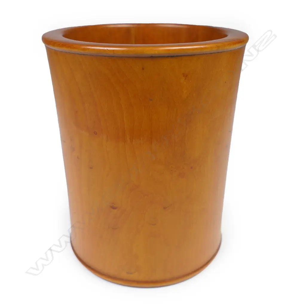 Chinese light coloured boxwood brush pot, Image 1++