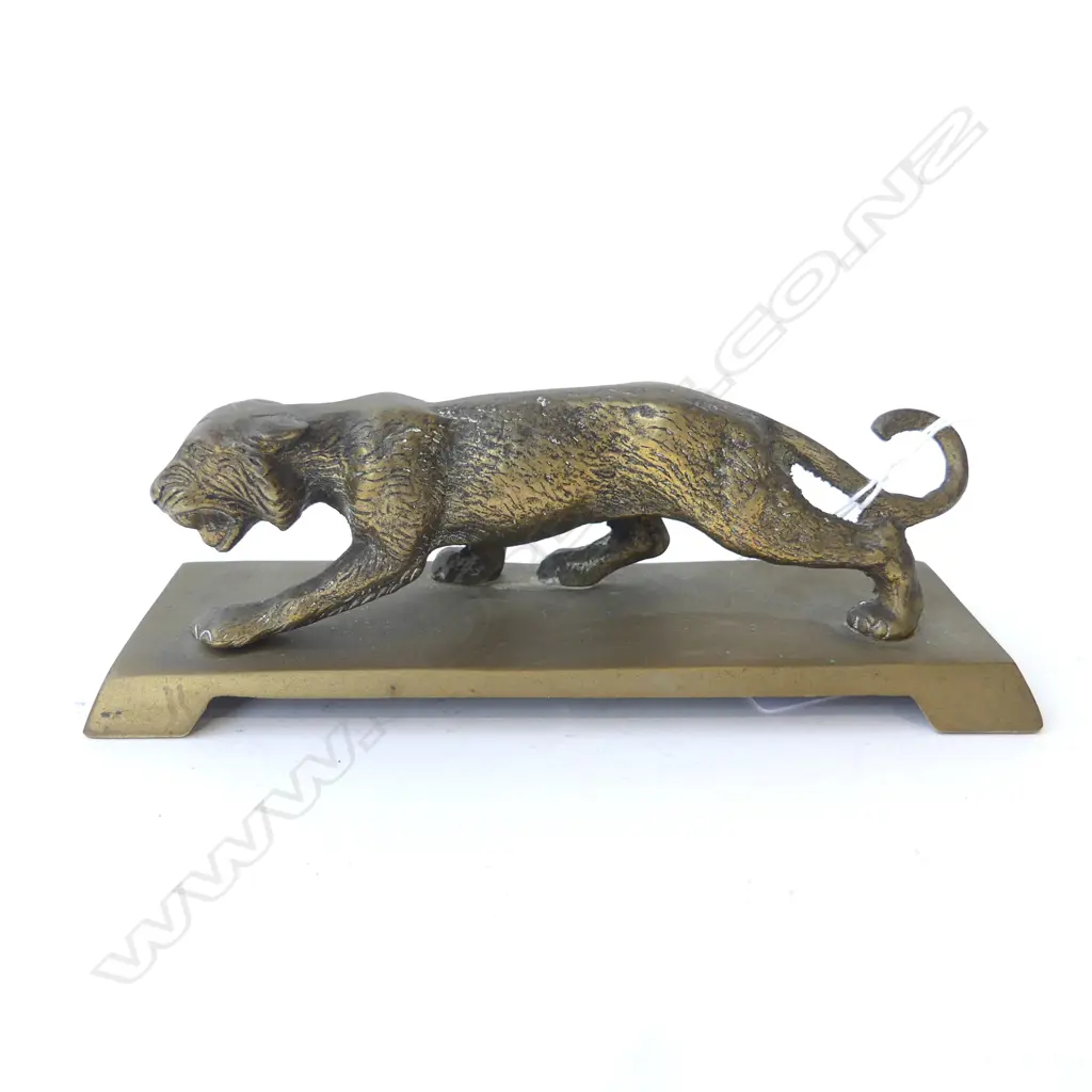 BRONZE DESK ORN PROWLING LION H60 L175MM Image 1++