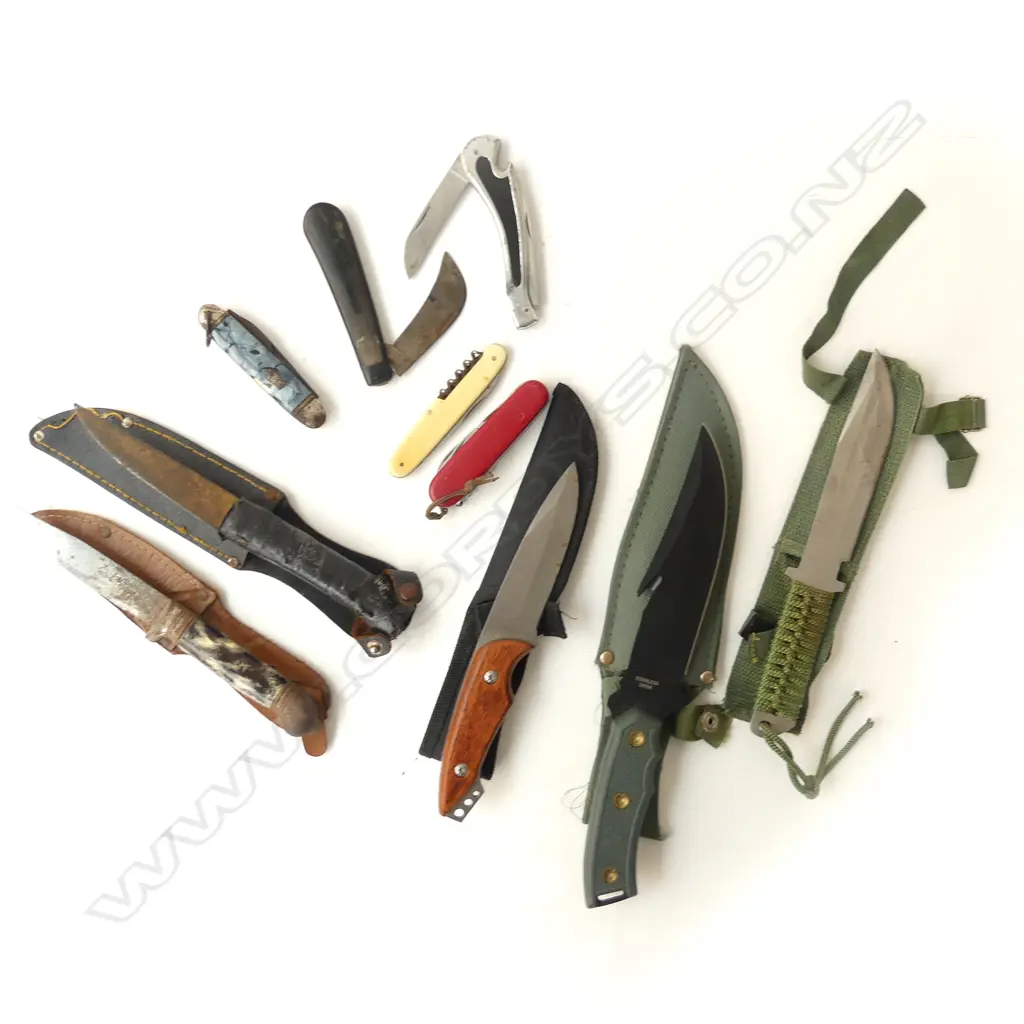 TRAY LOT 10 POCKET & SHEATH KNIVES Image 1++