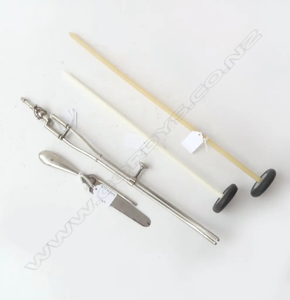 2 VINTAGE DOCTORS REFLEX TESTERS L400 SMALL SAW L200 & DIVIDERS L380MM Image 1++