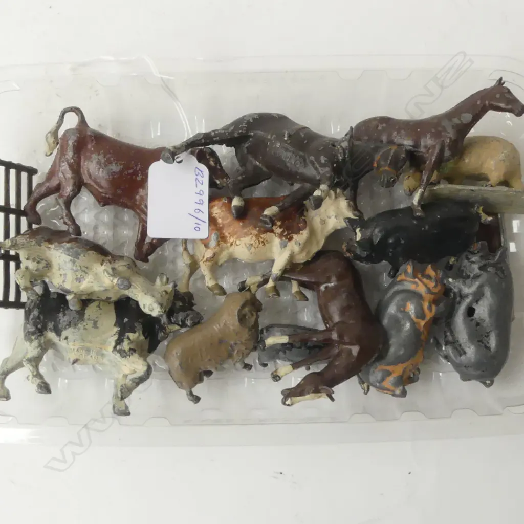 13 VINTAGE BRITISH LEAD TOYS - FARM ANIMALS HORSES, COWS, PIGS, RAM ETC L.90MM (HORSE) Image 1++