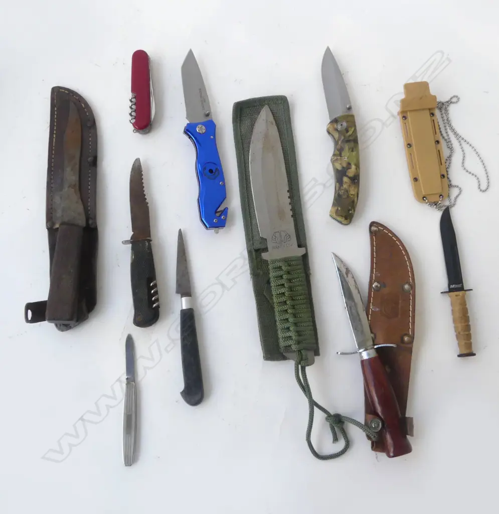 TRAY LOT 10 POCKET & SHEATH KNIVES Image 1++