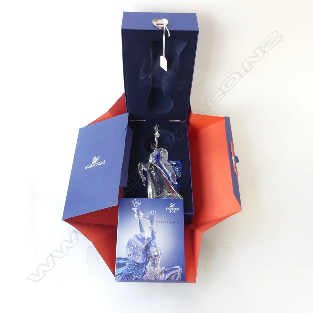 SWAROVSKI 'MAGIC OF DANCE ISADORA 2002' CASE & BOX H.200mm + STAND & PLAQUE Image 1++