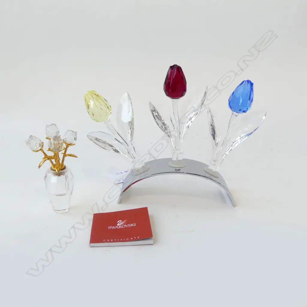 3 SWAROVSKI TULIPS H.85mm + STAND & VASE OF FLOWERS H.70mm Image 1++
