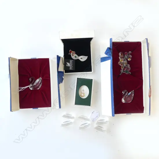 4 PCES SWAROVSKI; BROOCH, 2 SWANS, CHILDS DUMMY + 6 PLAQUES
