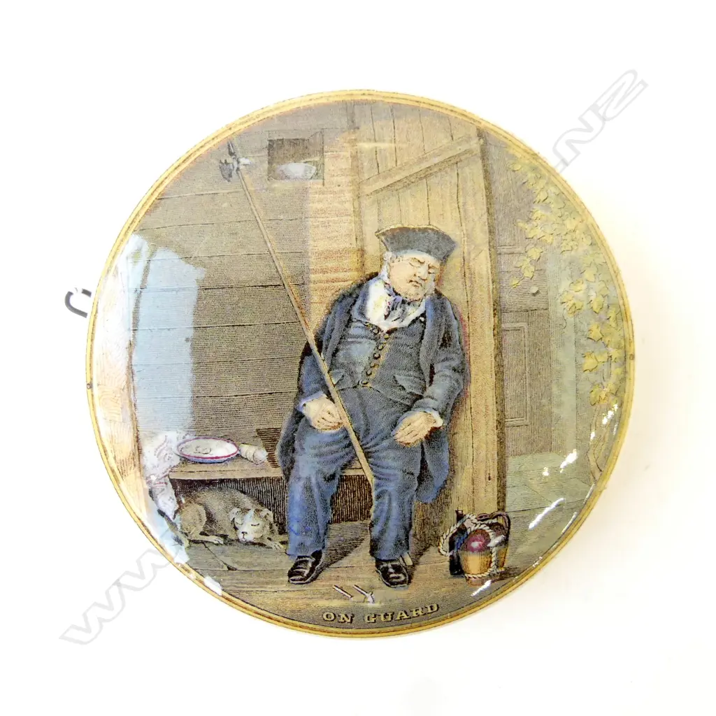 VICTORIAN PORCELAIN LID 'ON GUARD' Image 1++