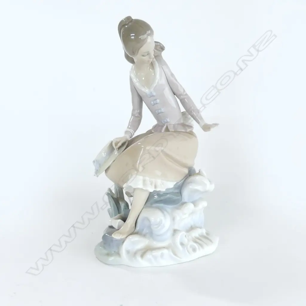 LLADRO FIGURINE H.225m Image 1++