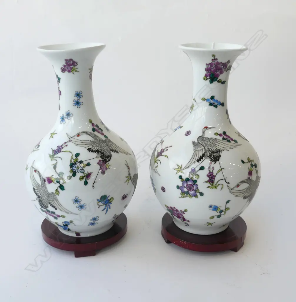 PR ORIENTAL VASES w. GLOW IN THE DARK CRANES H.240mm Image 1++
