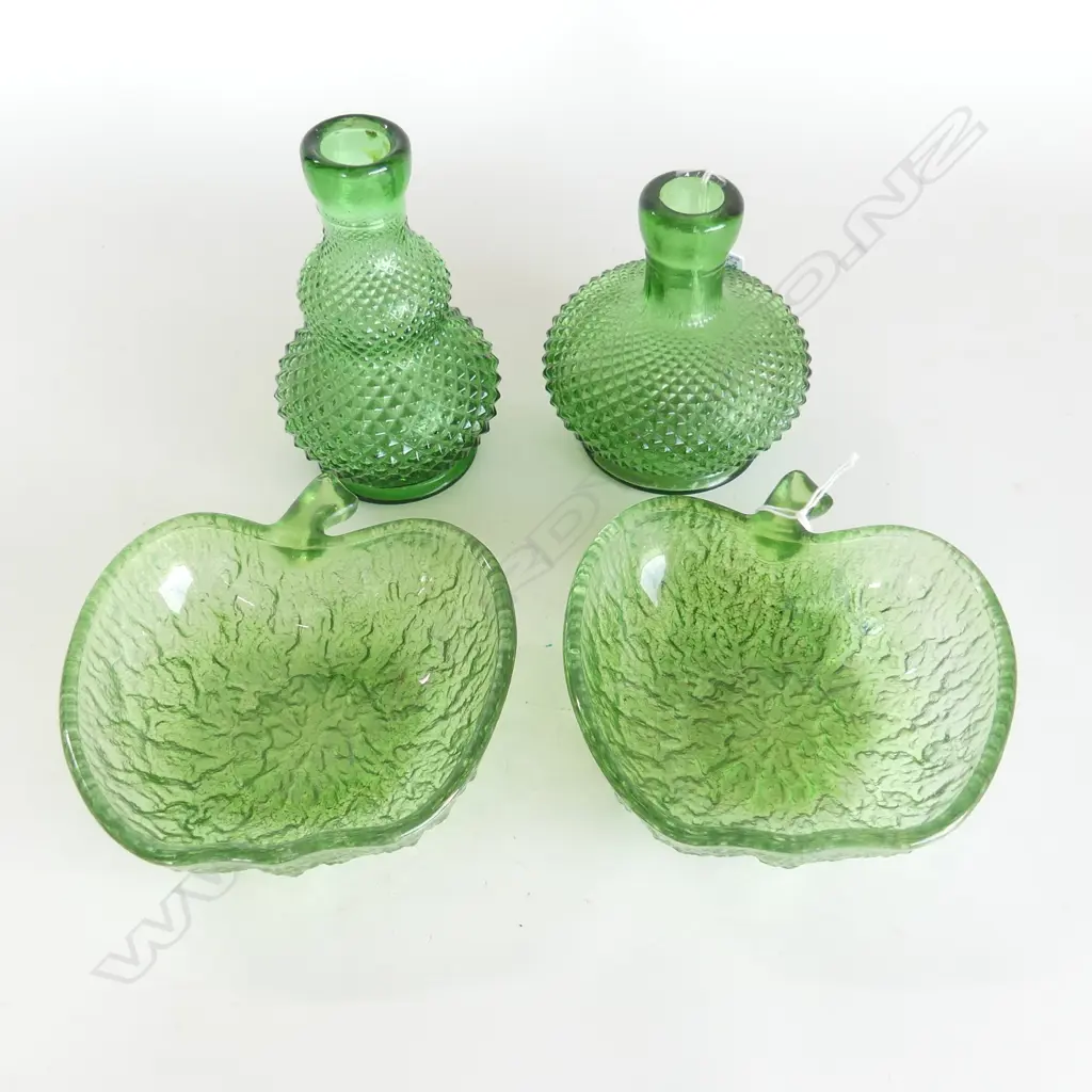 4 PC VINTAGE ITALIAN GREEN GLASS 2 VASES & 2 APPLE DISHES Image 1++