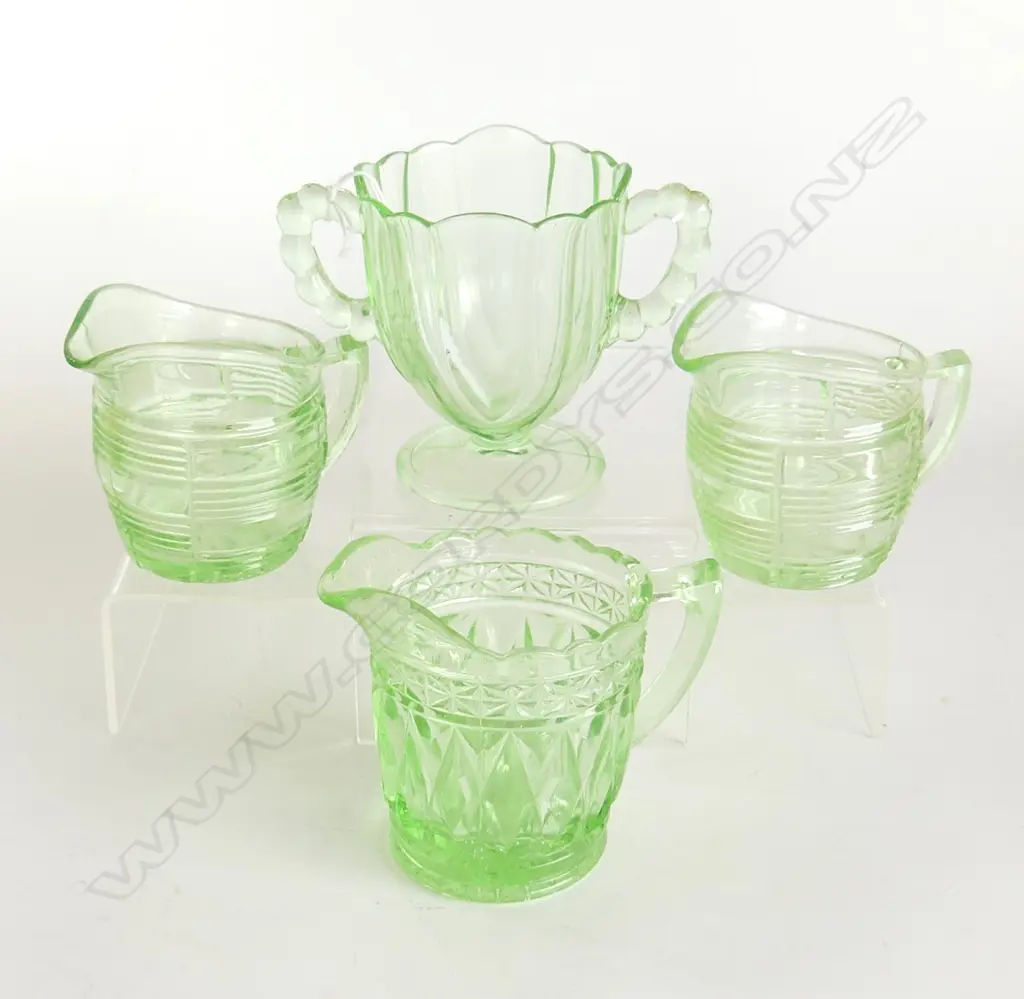 4 PC GREEN DEPRESSION GLASS 3 JUGS & 1 OTHER Image 1++