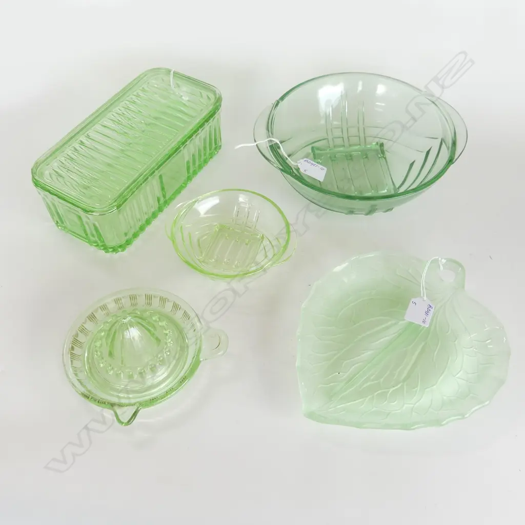 5 PC GREEN DEPRESSION GLASS, 2 BOWLS, LEMON SQUEEZER, LEAF DISH & LONG GLASS CONTAINER Image 1++