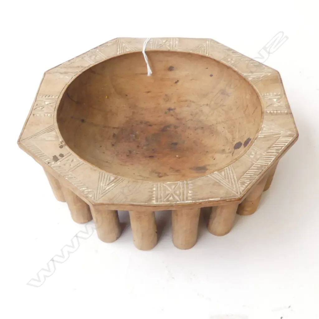OLD MULTI FOOTED CARVED WOOD KAVA  BOWL DIA 230MM Image 1++