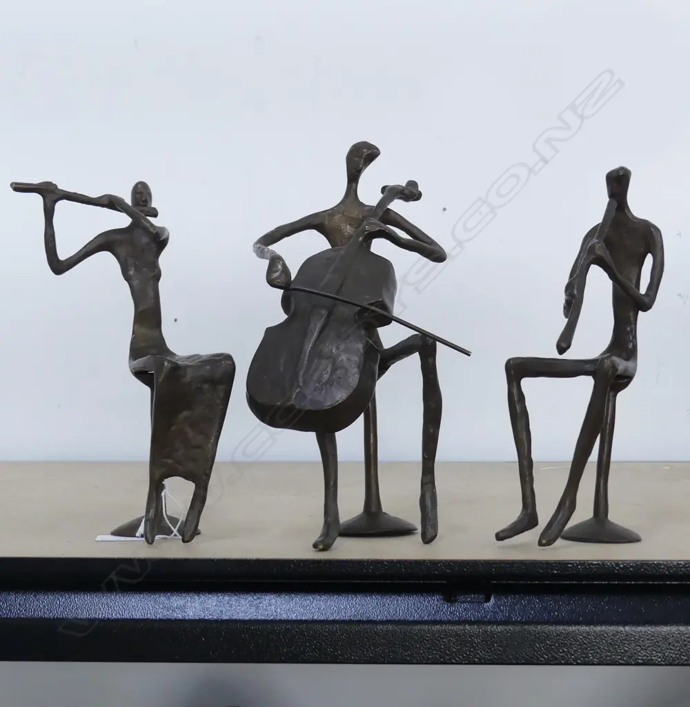 3 BRONZE MUSICIANS H.220mm Image 1++