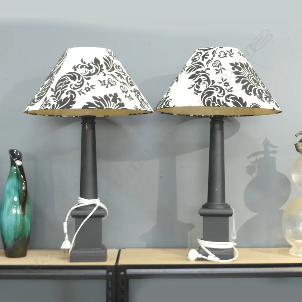 PR BLACK COLUMN LAMPS w. FLORAL SHADES H.740mm Image 1++