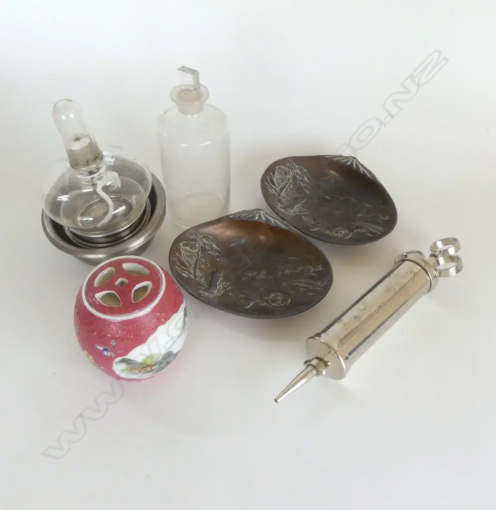 2 JAPANESE METAL DISHES W.160mm, SYRINGE ETC Image 1++