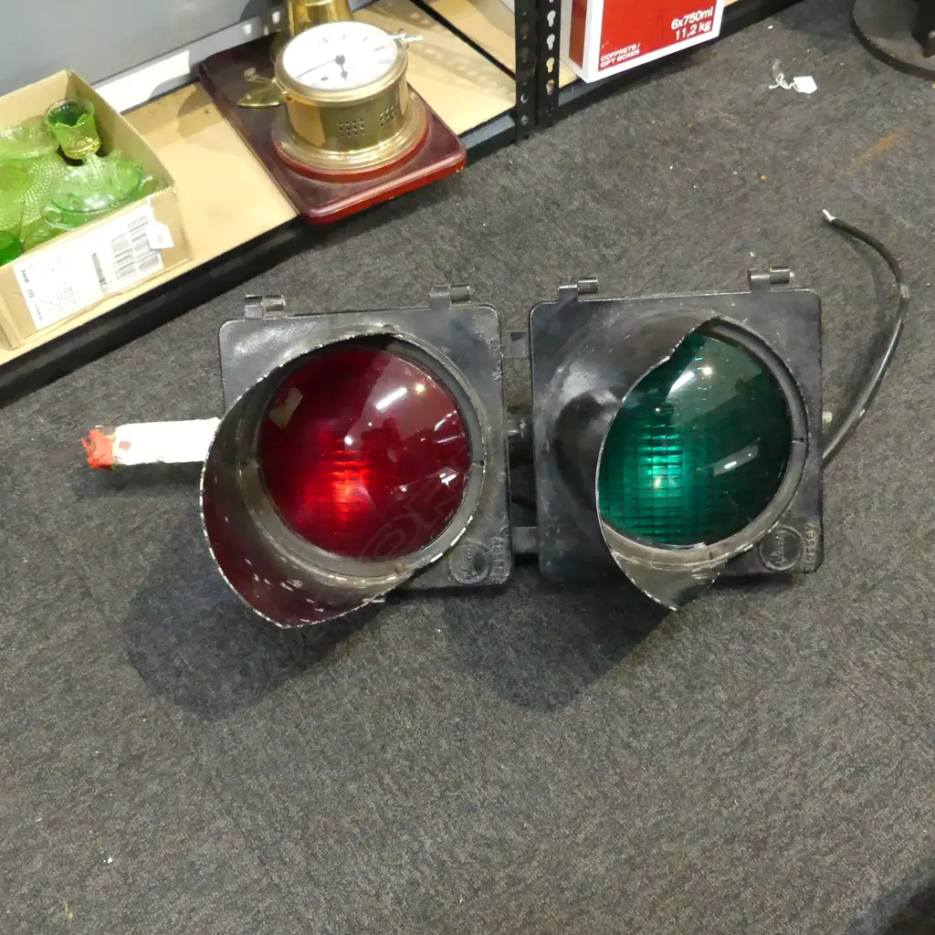 VINTAGE PLESSEY TRAFFIC LIGHTS H.720mm Image 1++